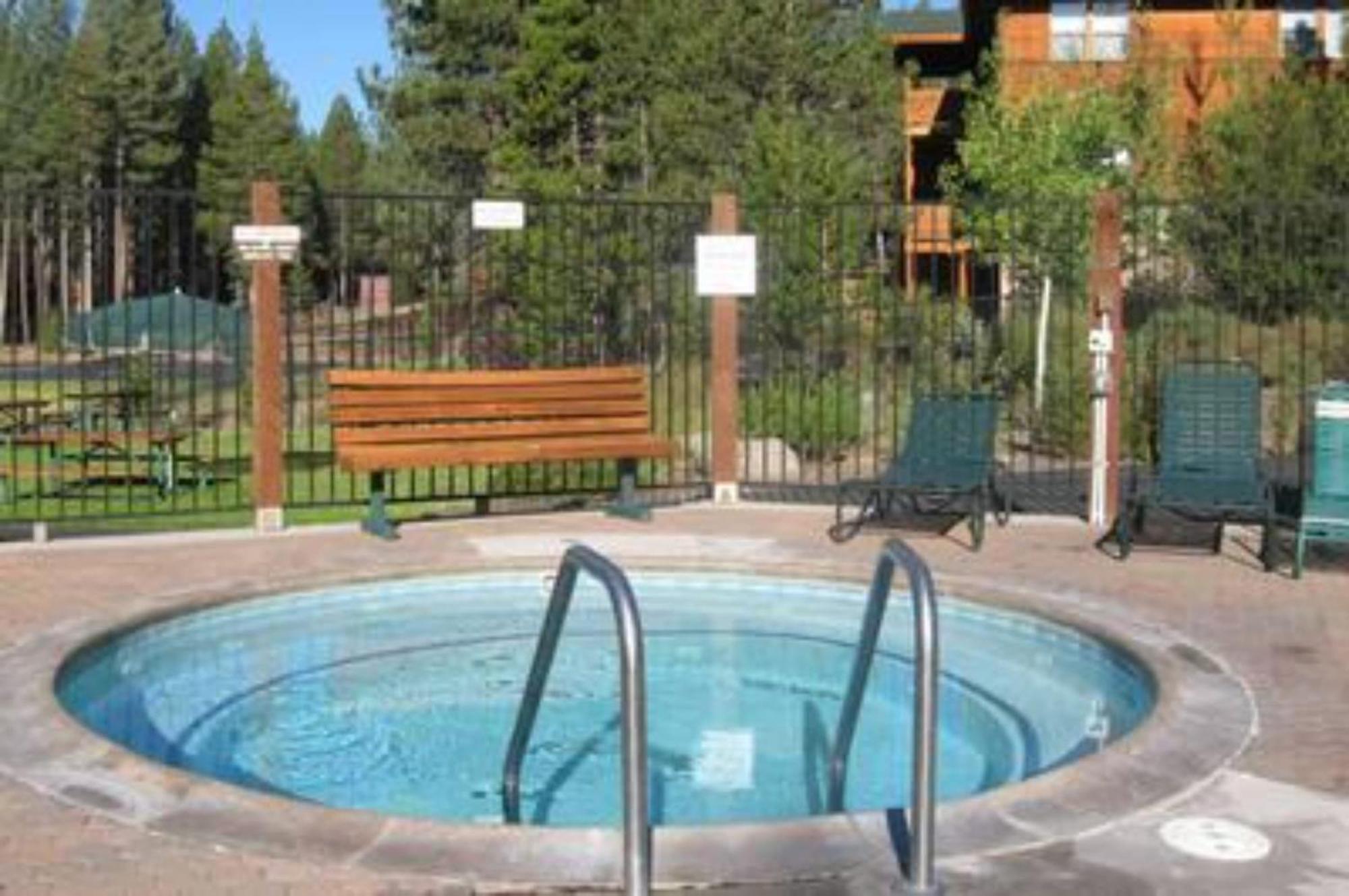 Moosetrack By Avantstay Cozy Cabin In The Of Tahoe Donner W Hot Tub Truckee Eksteriør billede